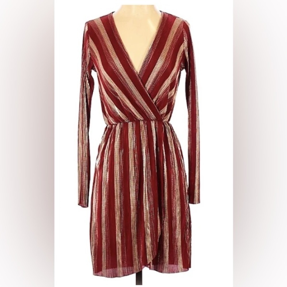 Lulu's red gold long sleeved striped shimmer v-neck mini dress size small